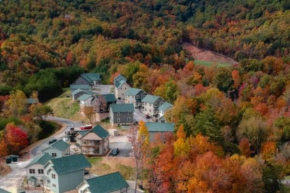 Shelter Me - 5 Miles to Dollywood , Hot Tub, Wi-Fi, Game Room